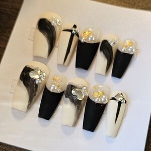 *handmade * black and white Japanese style gold diamond press on nails party